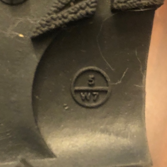 Boys Black Winter Boots. Size 5. Single Mom Breast Cancer Fundraiser. - Picture 4 of 4